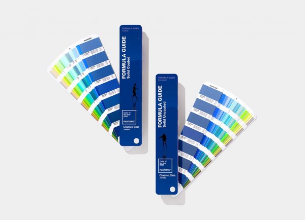 Будущий iPhone будет синим  Pantone назвал его цветом 2020 года.jpg